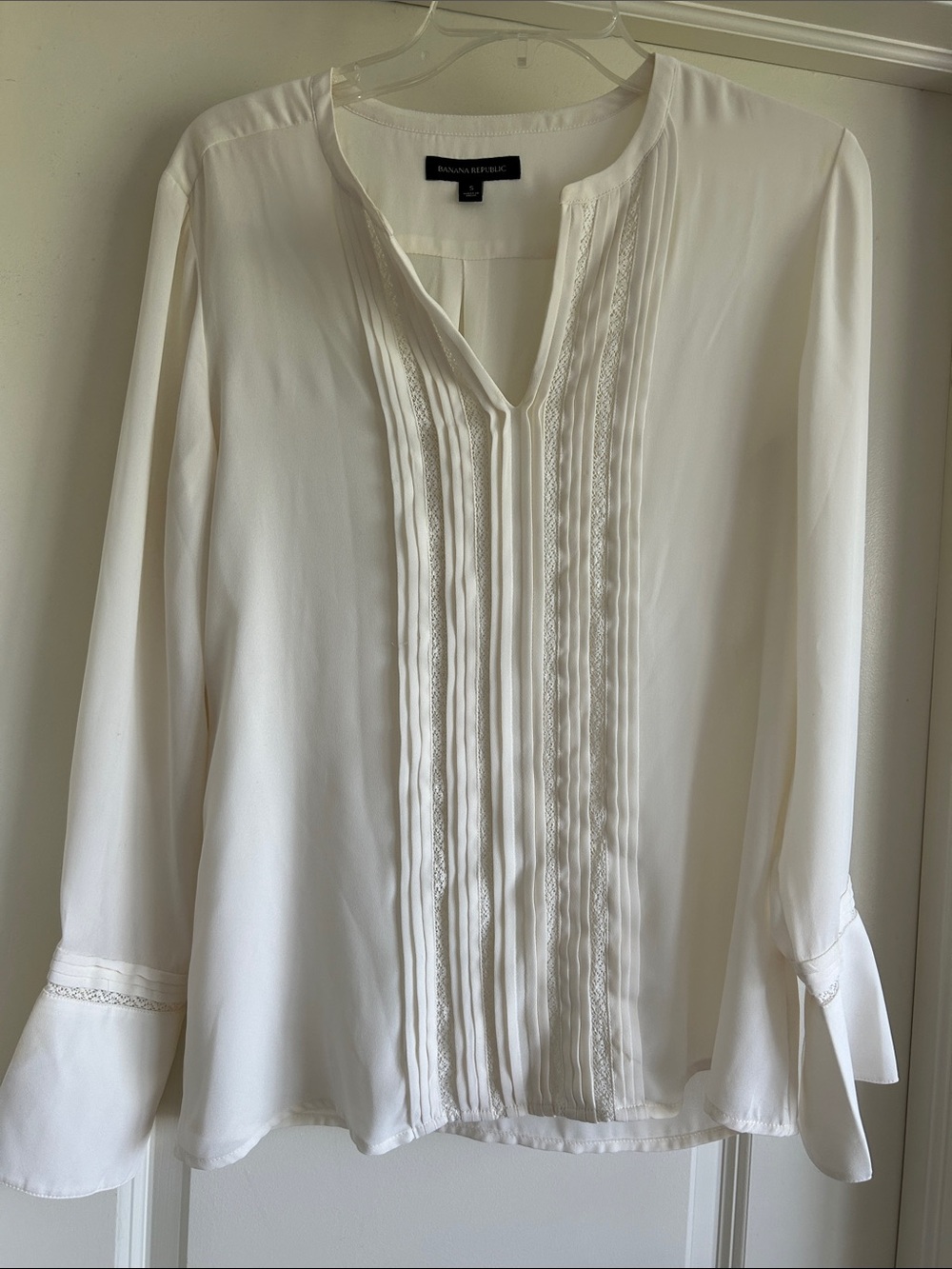 Banana Republic Cream Pintuck V-Neck Blouse